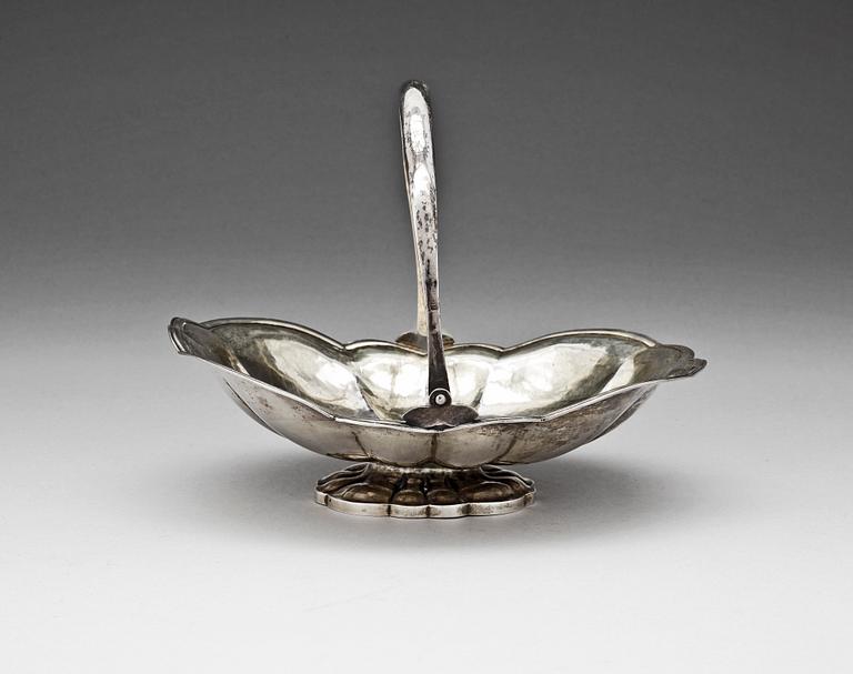 KONFEKTSKÅL, silver, Moskva, Ryssland, 1857?. Ca 285 g.