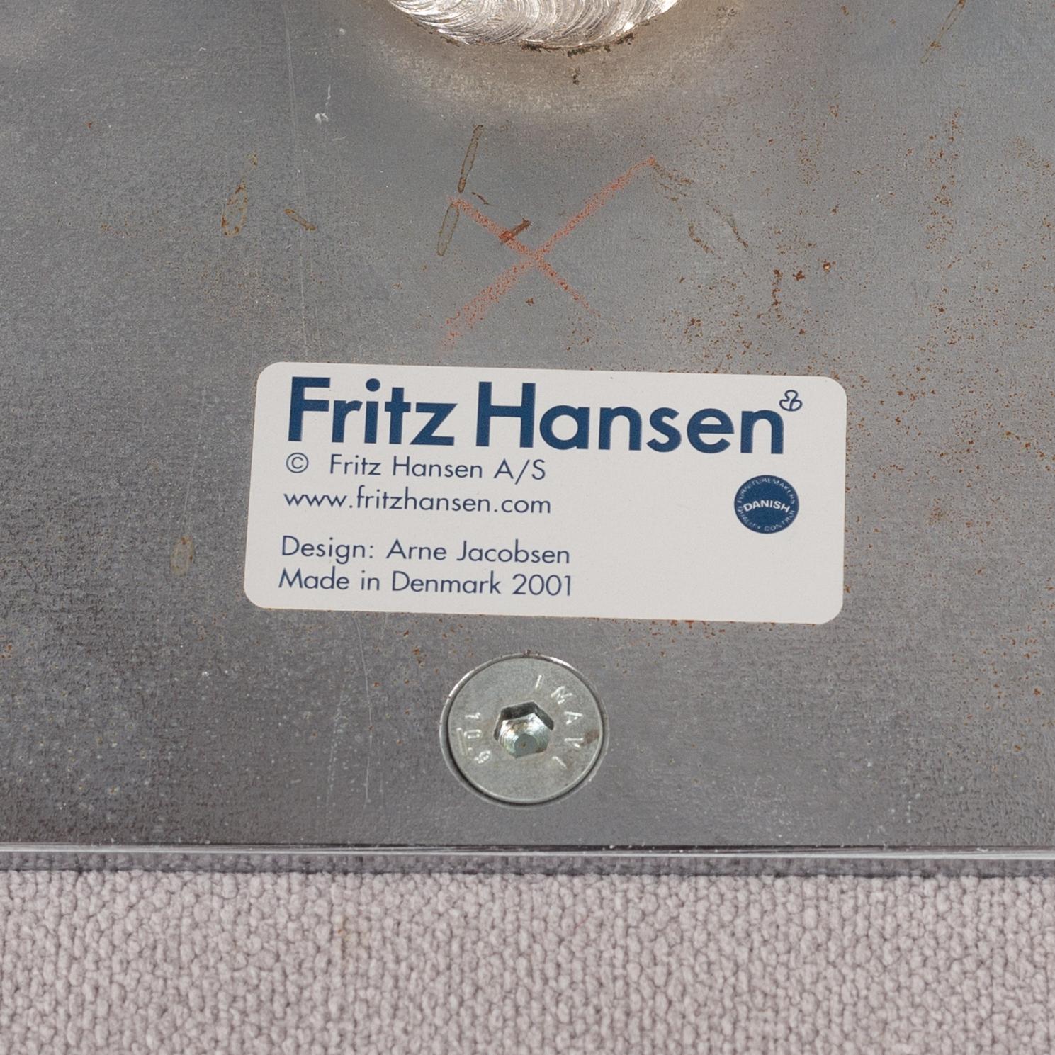 Arne Jacobsen, a "Swan" armchair, Fritz Hansen, Denmark, 2001.