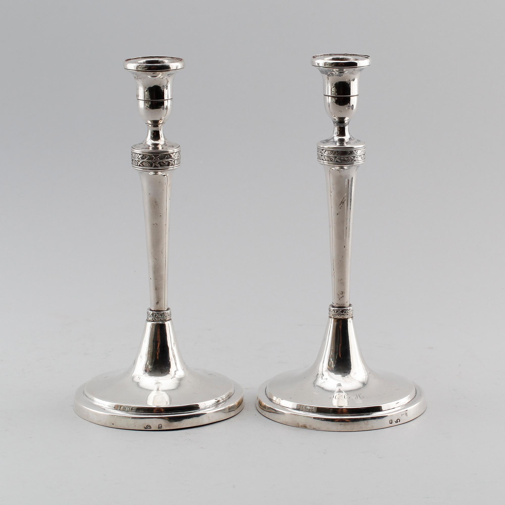 LJUSSTAKAR, 1 par, silver, möjligen Tyskland, 1800-talets första hälft.