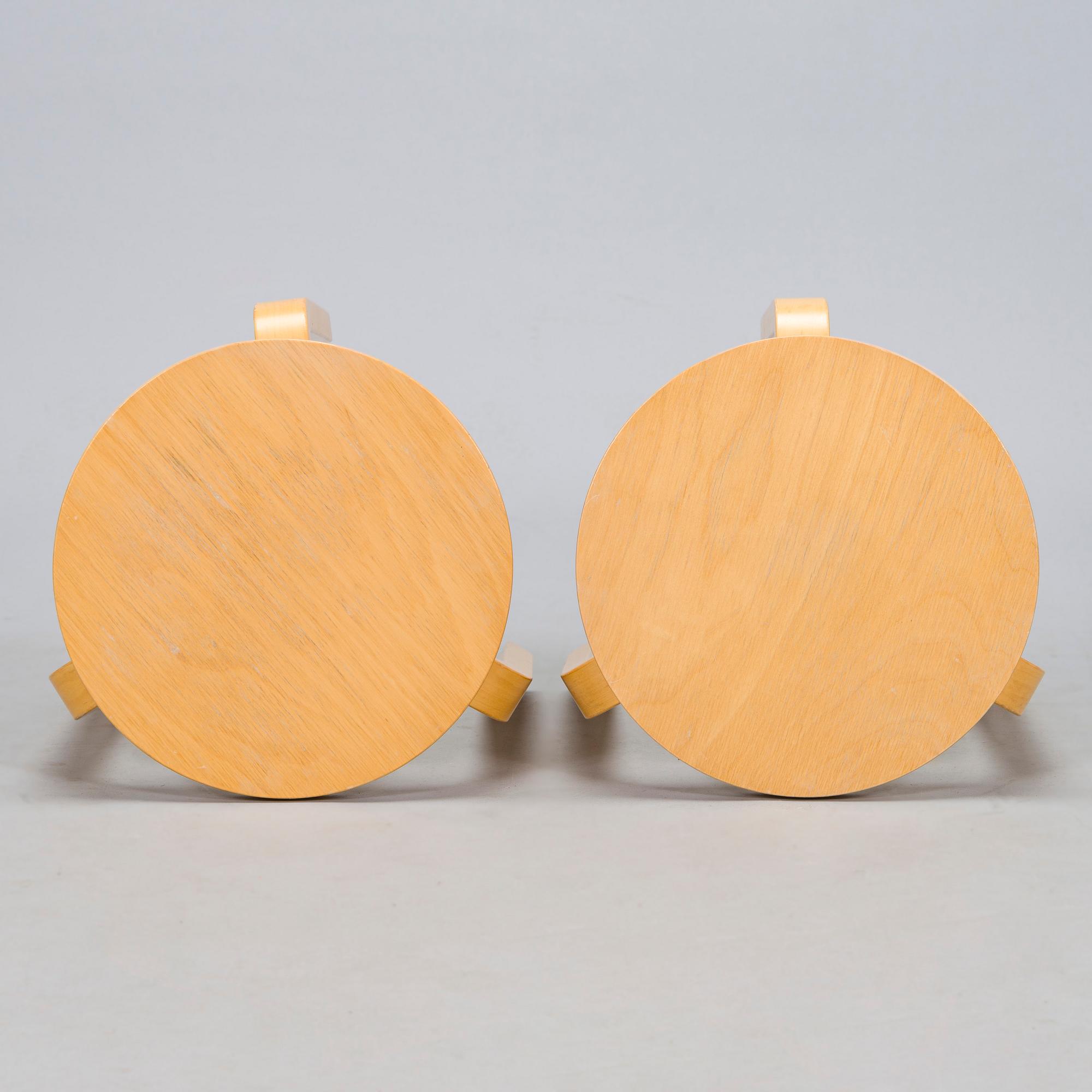 Alvar Aalto, pallar, ett par, modell 60, Artek, 1900-talets slut.