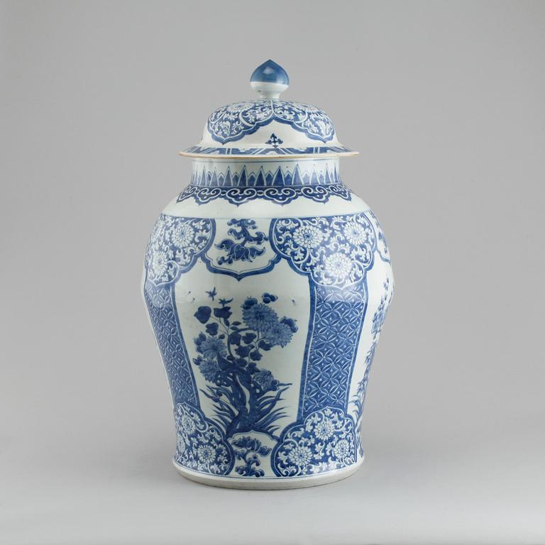 A large blue and white floor vase, lte Qing or later.