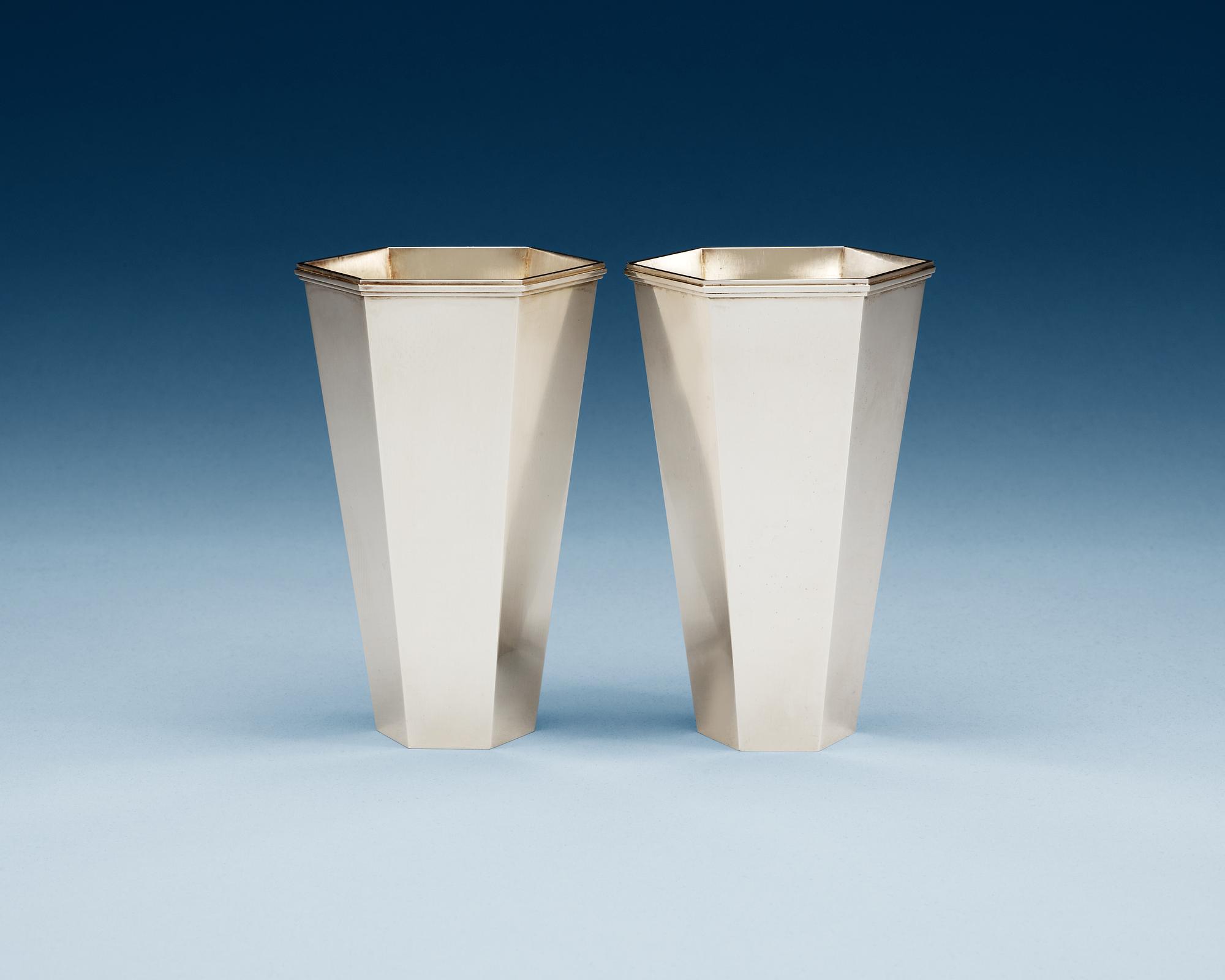 Wiwen Nilsson, A pair of Wiwen Nilsson sterling vases, Lund 1965-66.