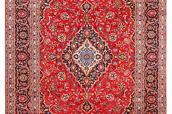 A carpet, Kashan, approx. 360 x 247 cm.