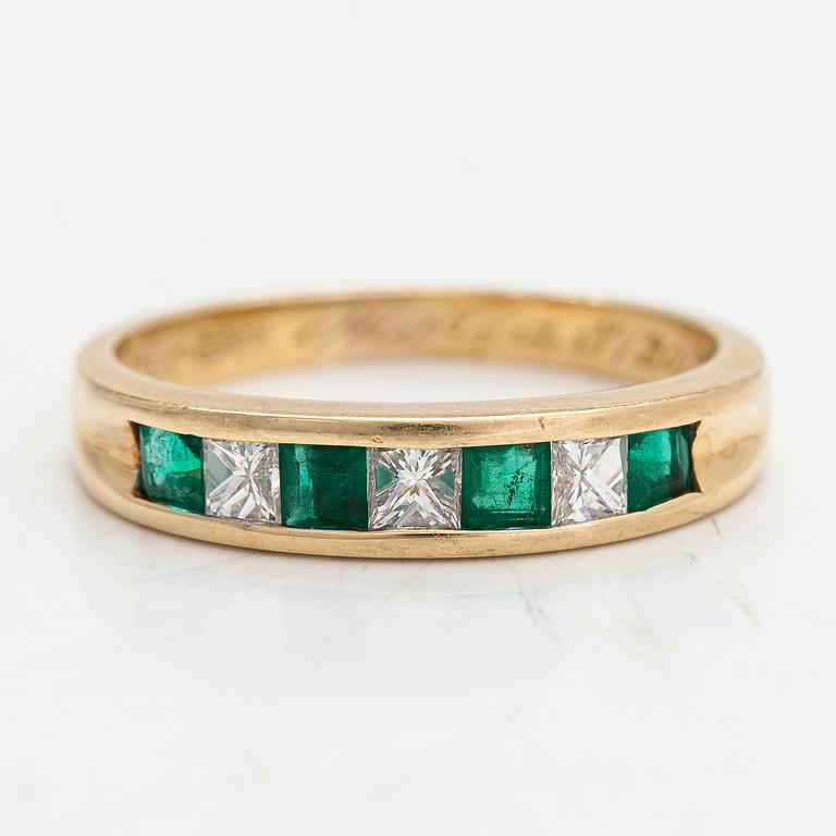 An 18K gold ring, set with emeralds and princess-cut diamonds totalling approx. 0.34 ct. Finnish import hallmarks.