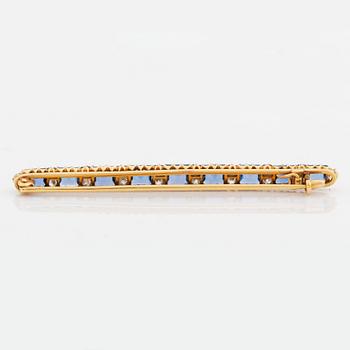 An 18K gold brooch set with step-cut sapphires and old-cut diamonds.