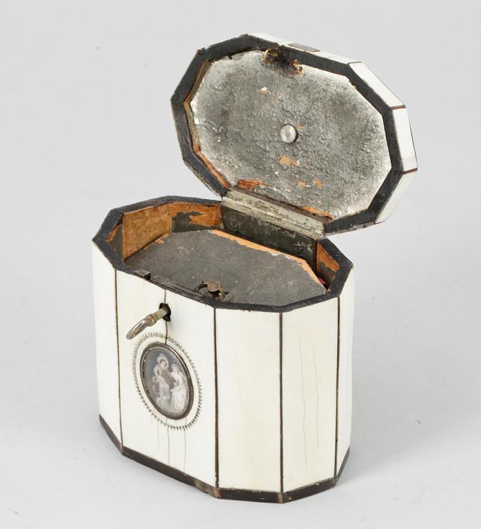 TÉDOSA, sengustaviansk, omkring 1800.