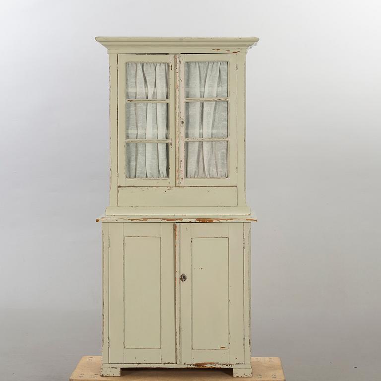 VITRINSKÅP, 1800-tal.