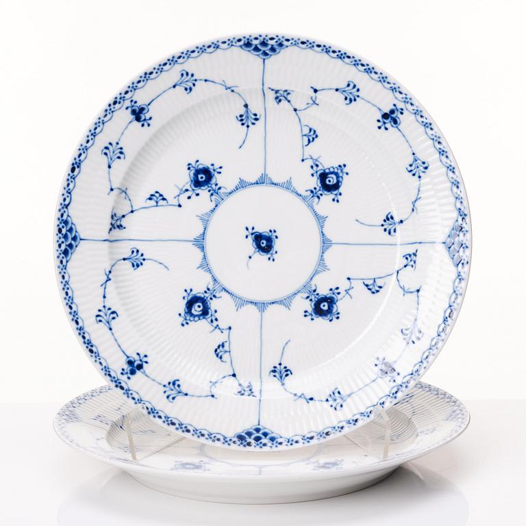Royal Copenhagen, a 107 pieces 'Musselmalet' porcelain service, 20th century.