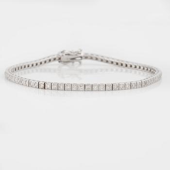 A diamond bracelet, circa 2.00 cts in total.