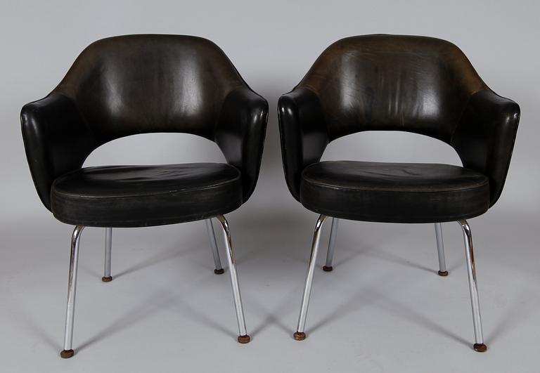 KARMSTOLAR, 1 par, "Executive Side Chair", Eero Saarinen, för Knoll International.