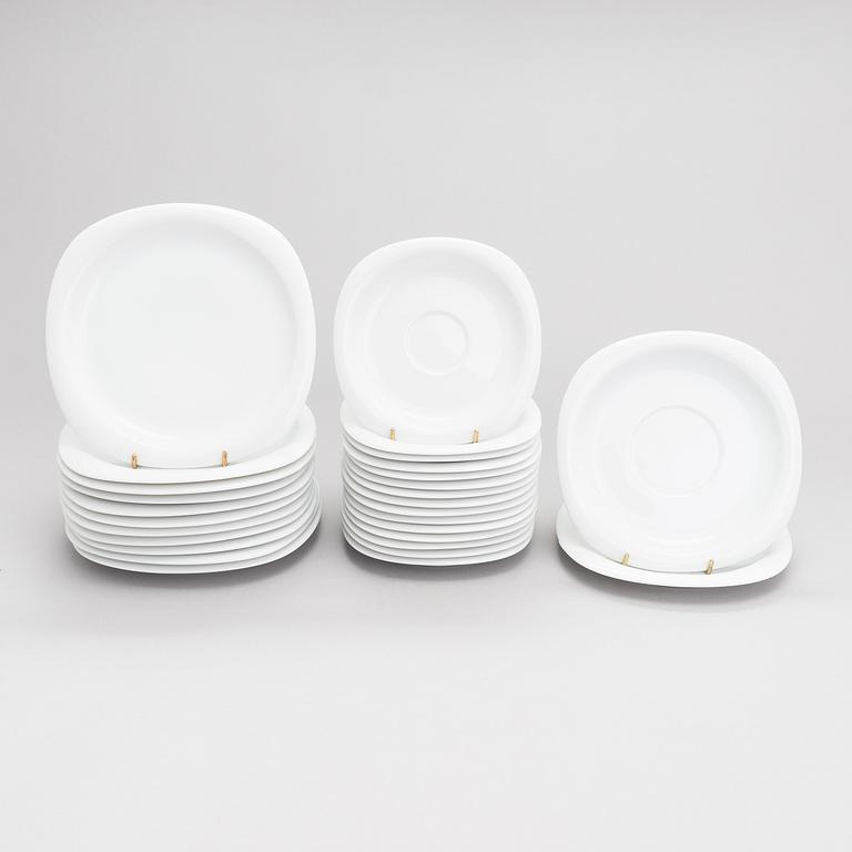 Timo Sarpaneva, A 31-piece set of "Suomi" tableware for Rosenthal Studio-line.