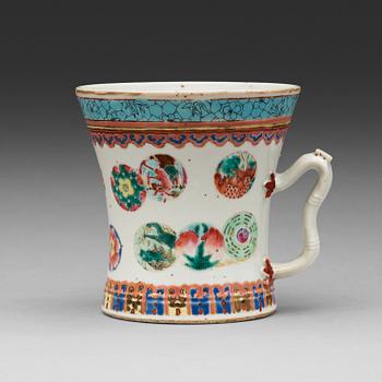 A famille rose jug, Qing dynasty, 19th Century.