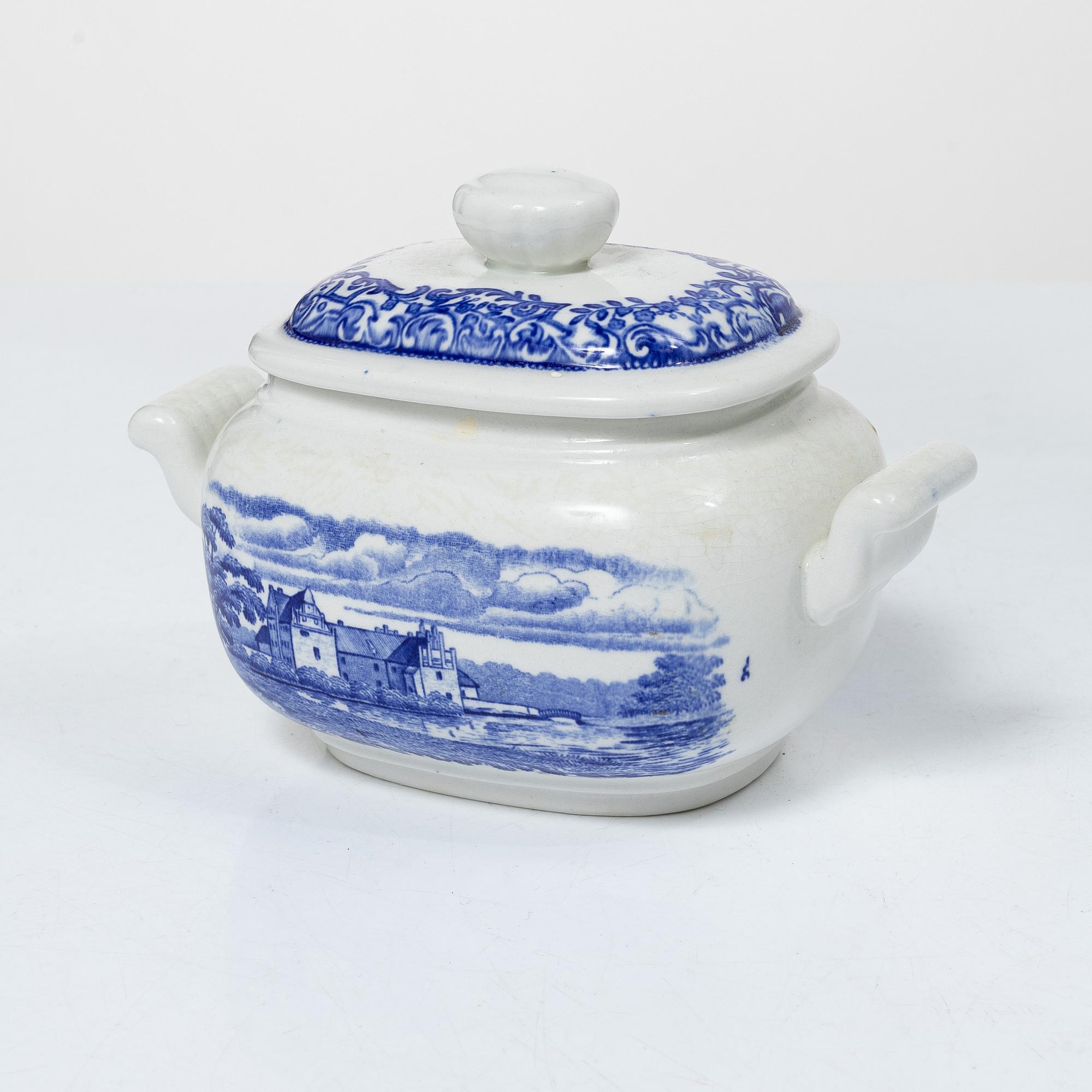 Rörstrand, a 94 part Swedish creamware dinner service, "Svenska slott", 1900s.