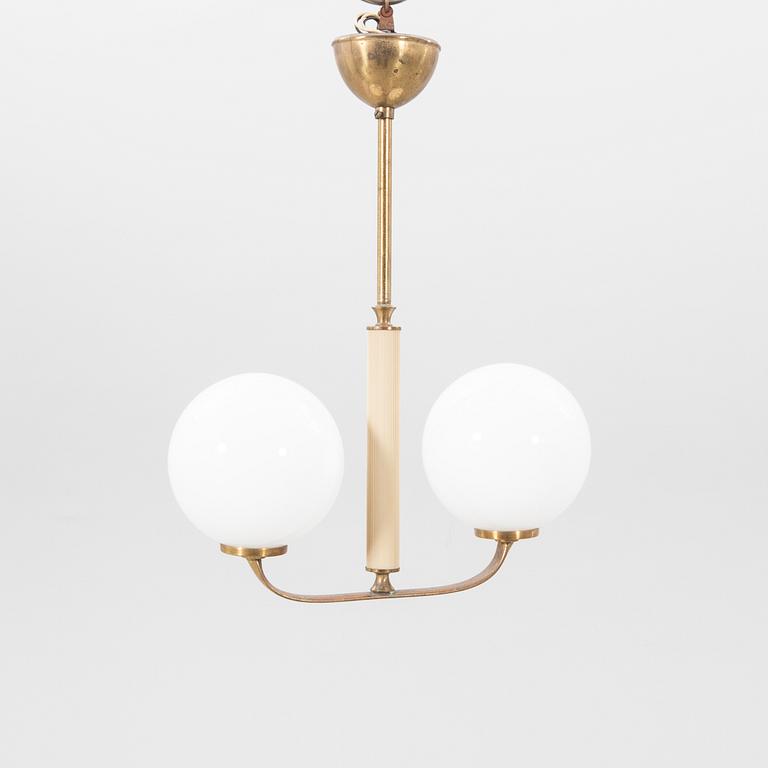 A mid 1900s ceiling pendant.