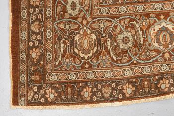 A carpet, antique Tabriz, so-called Hadjalili ca 419-394 x 323,5-308.