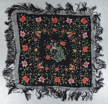A shawl/A grand piano cover, silk, ca 145 x 147 cm plus fringes, China first half of the 20th century.