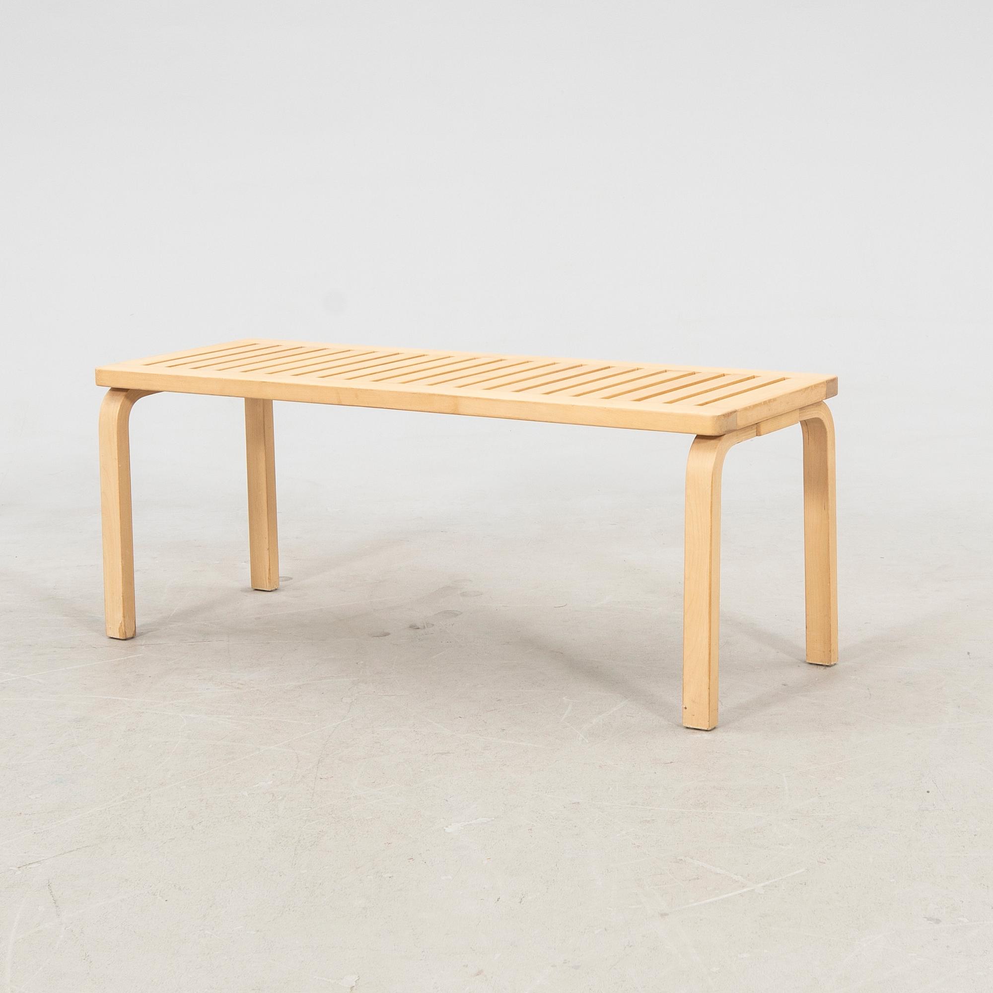 Alvar Aalto bänk 153A, Artek 1970/80-tal.