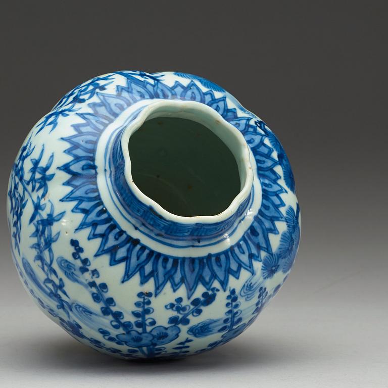 A blue and white jar, Ming dynasty Wanli (1573-1620).