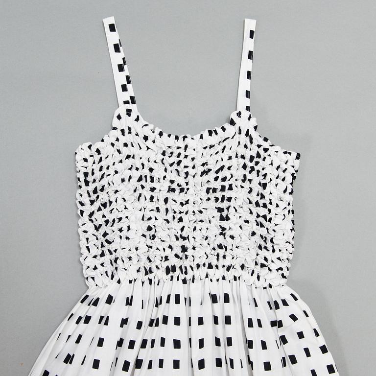 Marimekko, "Suhina" dress, print "Sokkoruutu", by Pentti Rinta, 1976.