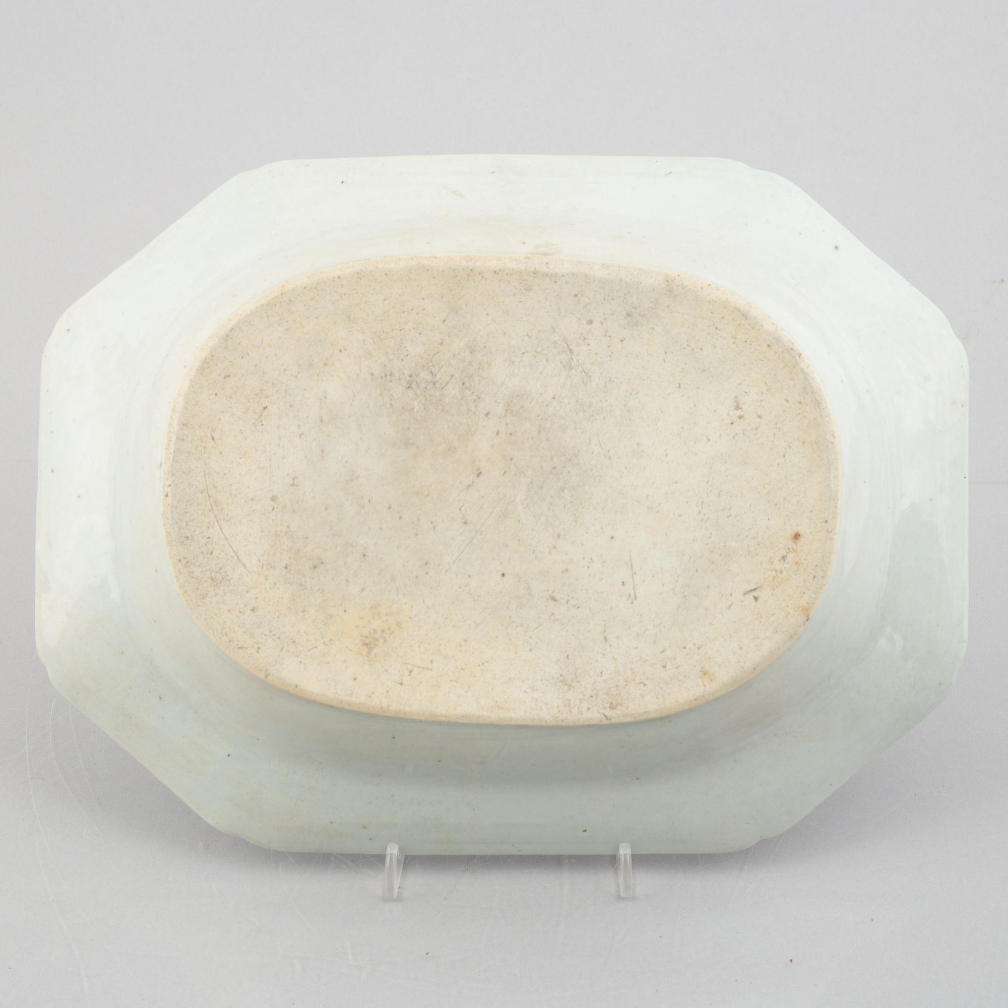 Five pieces of blue and white Chinese porcelain, Qing dynasty, 18th-19th century.
