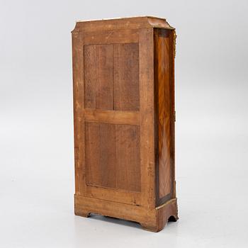 Chest of drawers, Louis XV style, France, first half of the 20th century.