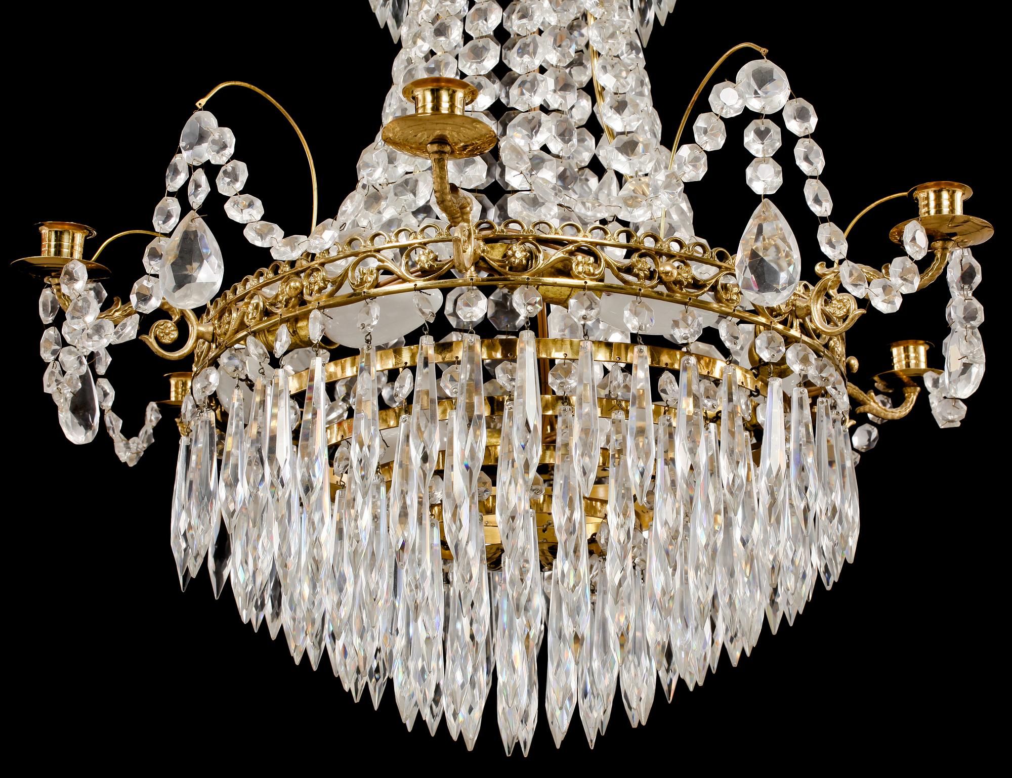 LJUSKRONA, gustaviansk stil, 1900-talets andra hälft. Höjd 65 cm.