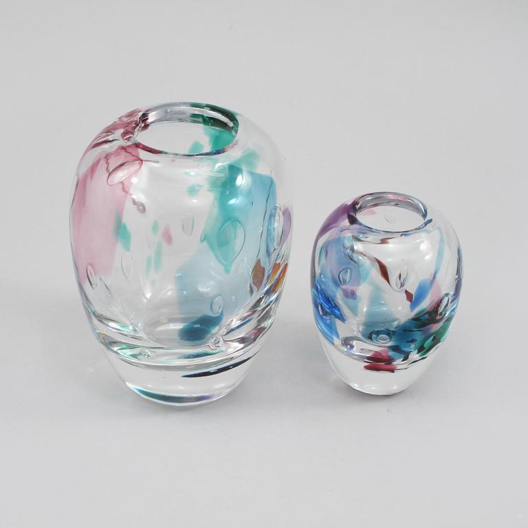 VASER, 2 st, glas, Bertil Vallien, Kosta Boda Atelier, sent 1900-tal.