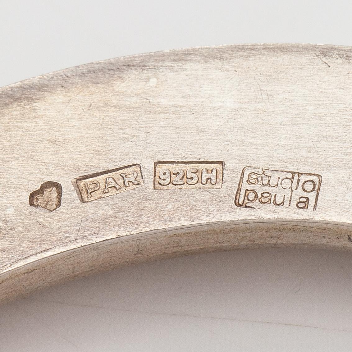 Paula Häiväoja, Brosch "Jostakin Alkaen", sterlingsilver och guld. Pentti Roos/Studio Paula, Helsingfors.