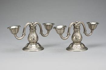 KANDELABRAR, tenn, ett par. Troligen England.