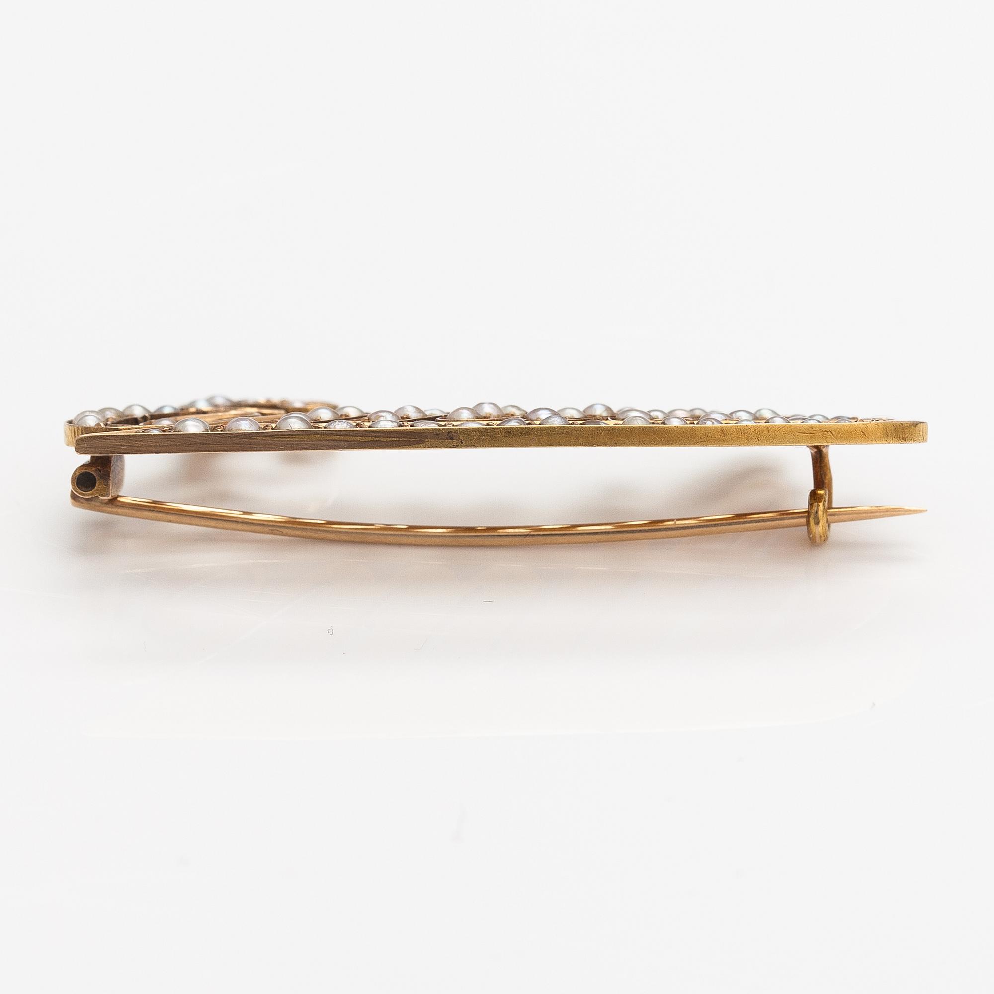 An 18K gold 'Emilie' brooch with pearls.