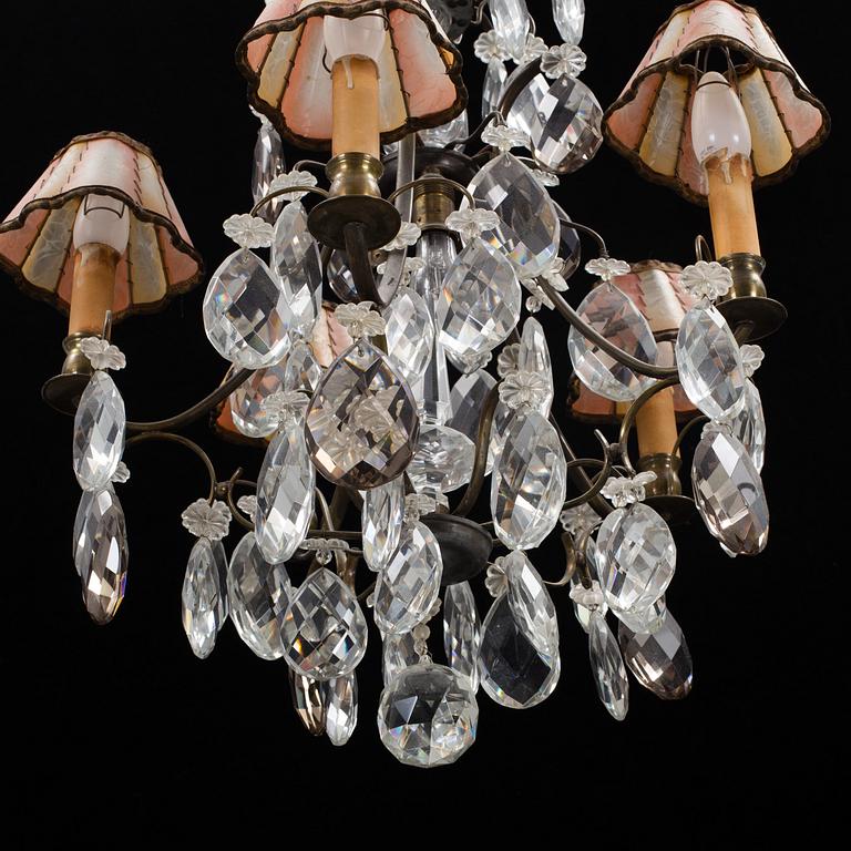 A mid 1900s chandelier.