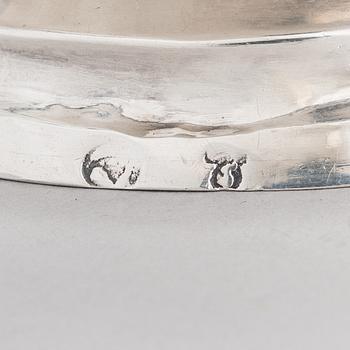 A parcel-gilt silver sweet meat basket from around year 1800.
