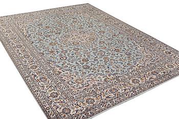 A Kashan carpet, c. 389 x 294 cm.