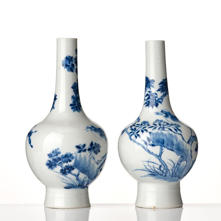 A set of two blue and white vases, Qing dynasty, 19th Century.