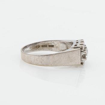 Ring, 18K vitguld med briljantslipade diamanter.