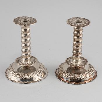 LJUSSTAKAR, ett par, barockstil, TESI, Göteborg, 1947.