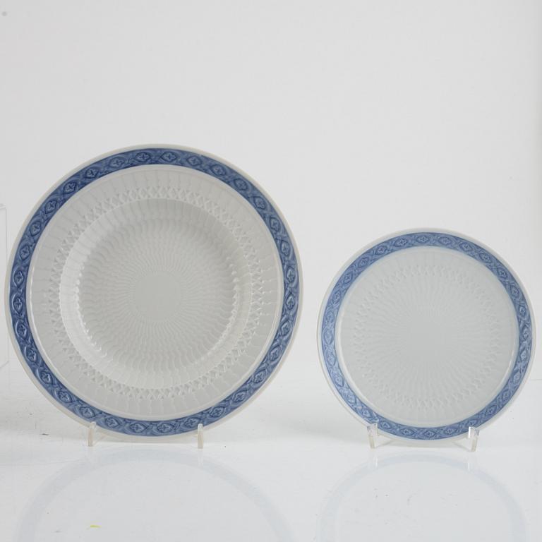 Arnold Krog, dinner service, 67 pieces, porcelain, "Blå vifte", Royal Copenhagen, Denmark.