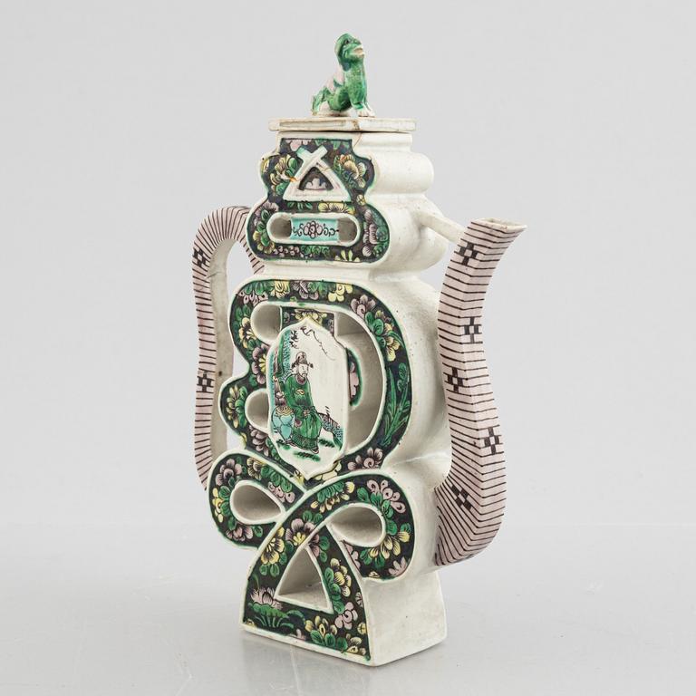 A biscuit porcelain wine pot, late Qing dynasty.