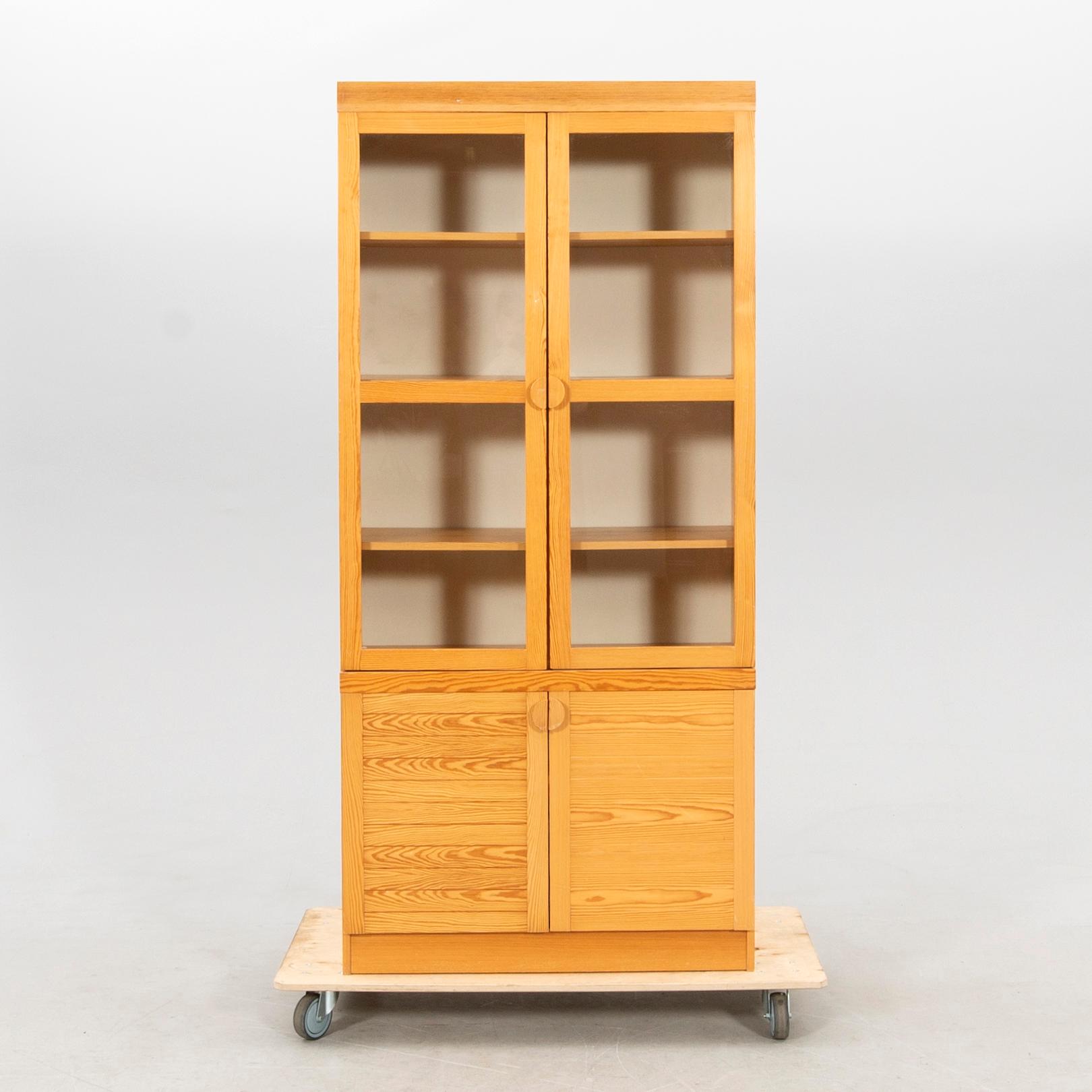 Vitrinskåp IKEA 1900-talets andra hälft.