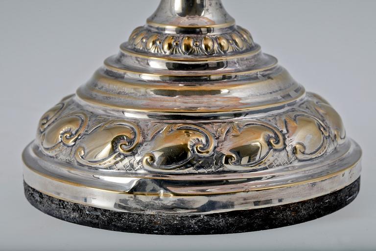 SKÅL PÅ FOT, glas och nysilver, 1900-talets början.