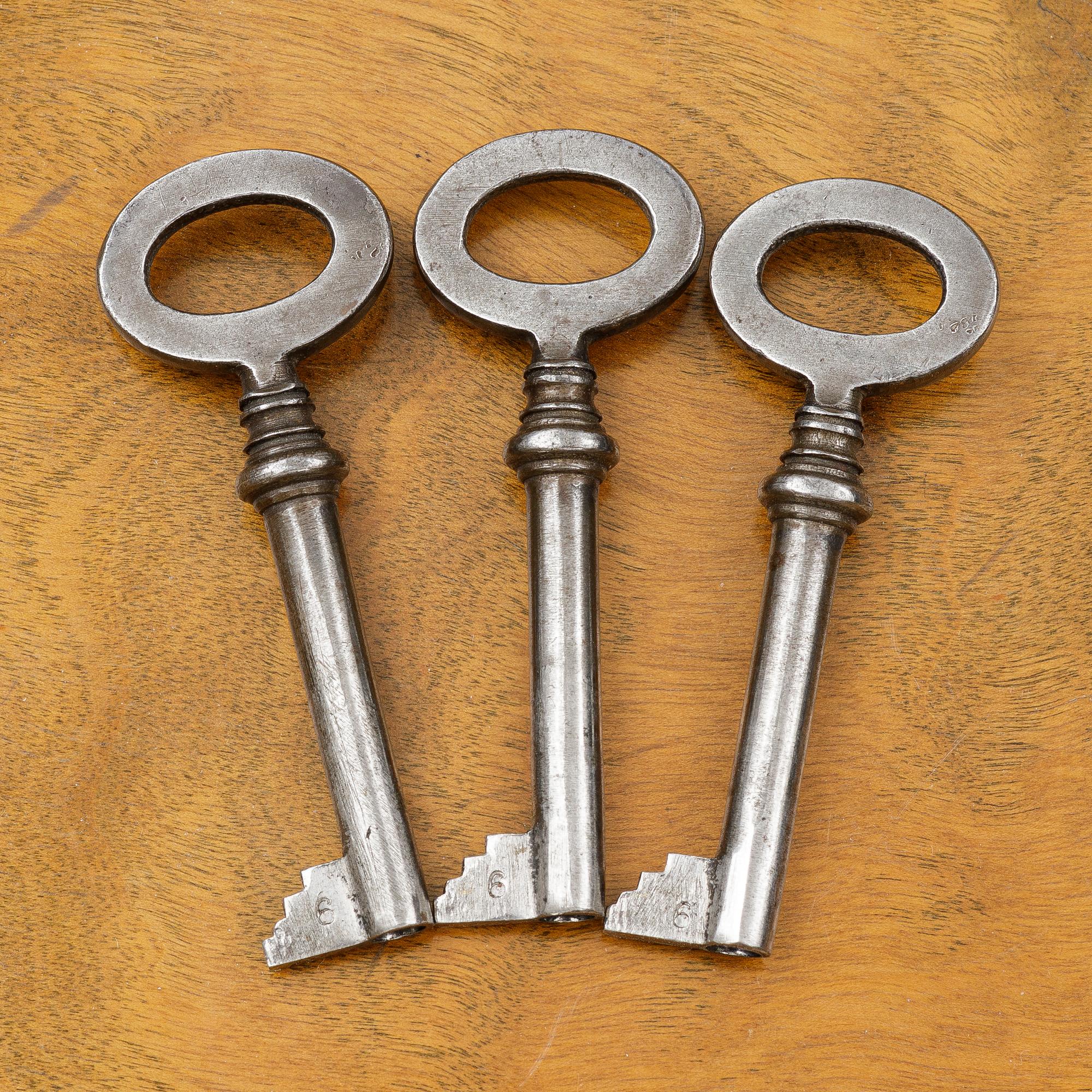 Display cabinet, 1920s-30s.