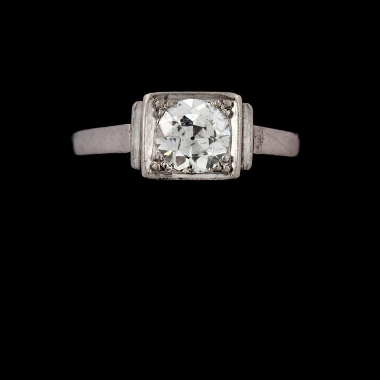 RING, 18K vitguld med äldre briljantslipad diamant, 0.70 ct, stämplad WKN, Göteborg 1956. Vikt 4,8 g.