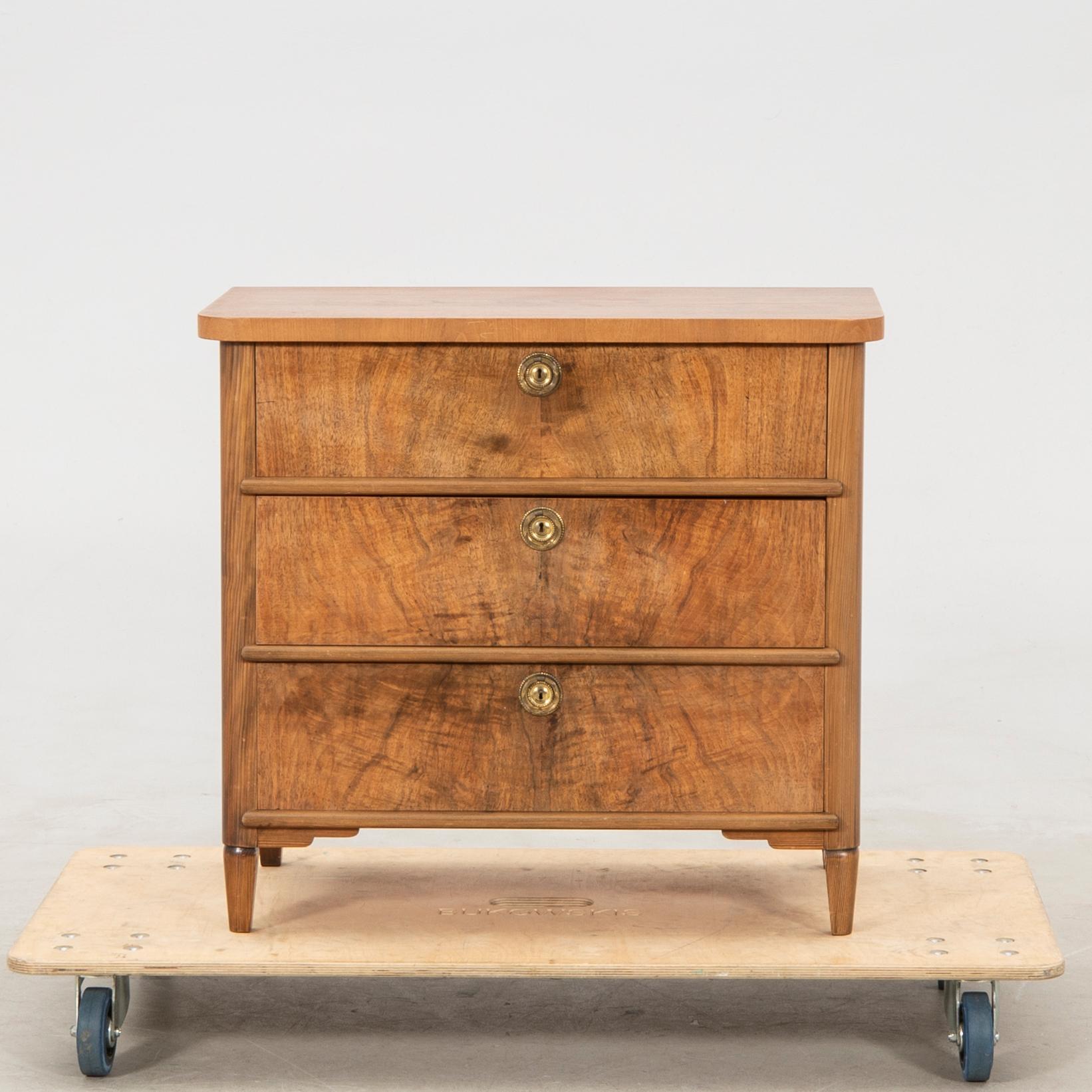 Cabinet, first half of the 20th century.