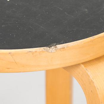 Alvar Aalto, klaffbord "DL82" och pallar, 4 st "60", för O.Y. Huonekalu-ja Rakennustyötehdas A.B 1900-talets mitt.