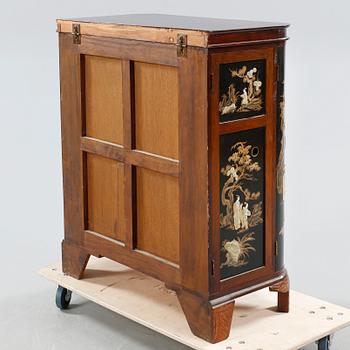 A drinks cabinet from China, second half of the 20th century.