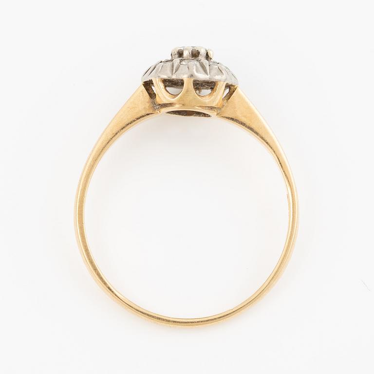 Ring in 18K gold set with round brilliant and eight-cut diamonds.