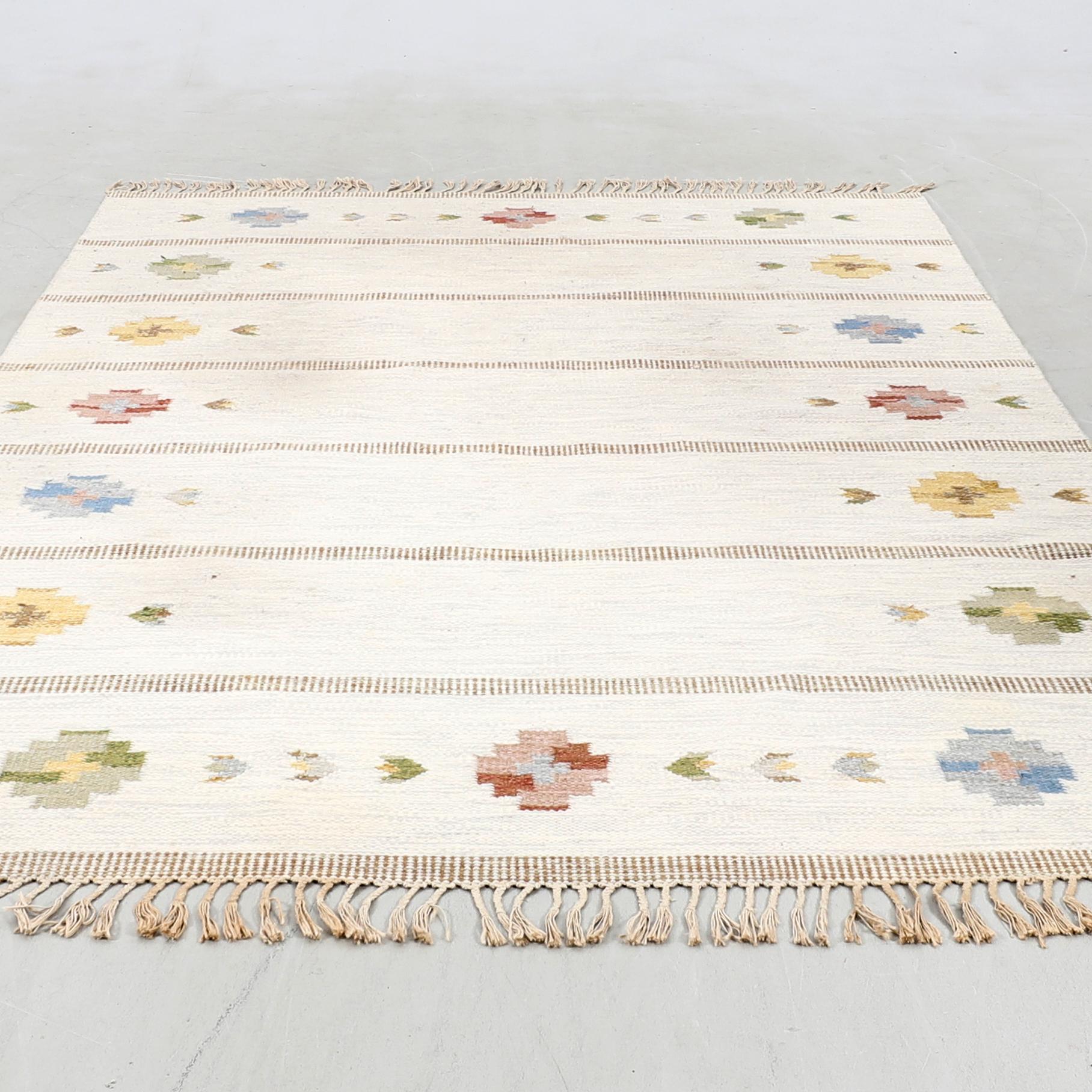 Matta rölakan signerad NN (troligen Nils Nilsson) ca 302x202 cm.