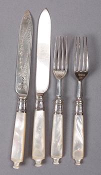 FRUKTBESTICK, 24 delar, silver och pärlemor, Sheffield 1902.