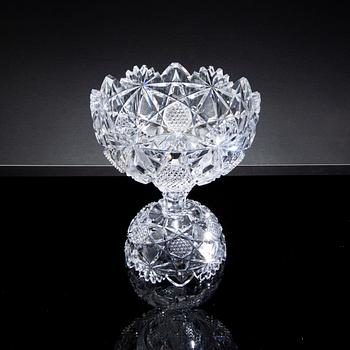 A 20TH CENTURY CUT GLASS BOWL.