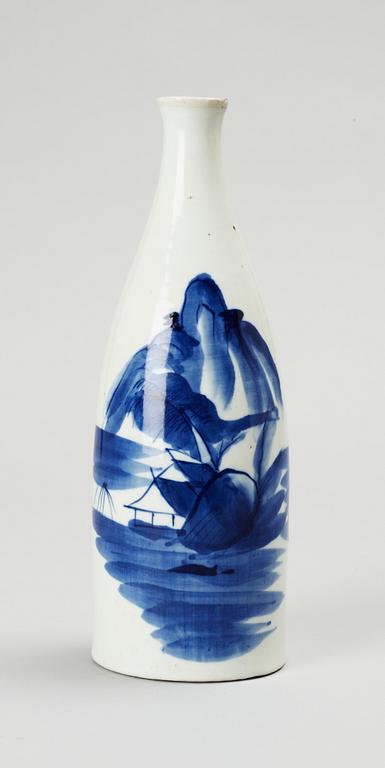 FLASKA, porslin. Meiji, tidigt 1900-tal.